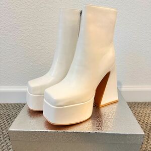 New Wetkiss Platform White Boots, size 7.5